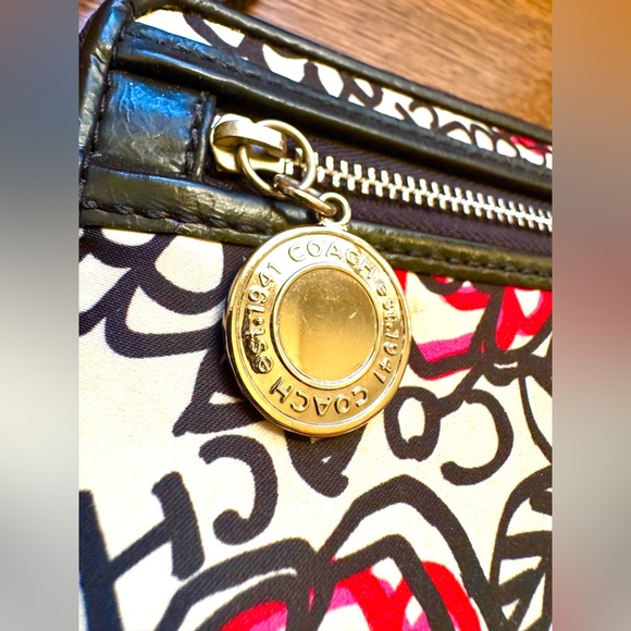 COACH Poppy Graffiti Doodle Floral Zip Wallet Wristlet EUC Black & White - Picture 2 of 9